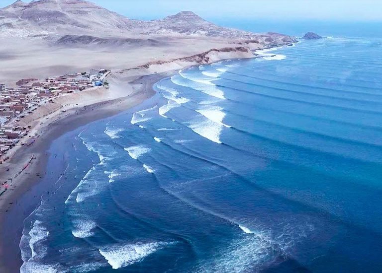 The longest left wave at Chicama Beach