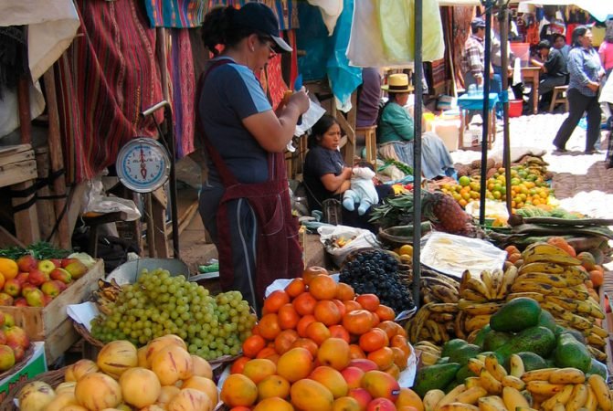 sacred-valley-day-trips-local-market
